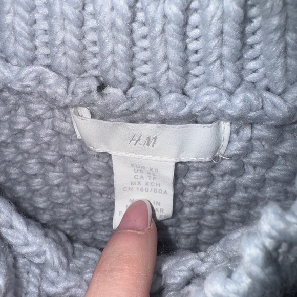 H&M Light Gray/Light Blue Knit Sweater Vest - Picture 2 of 3
